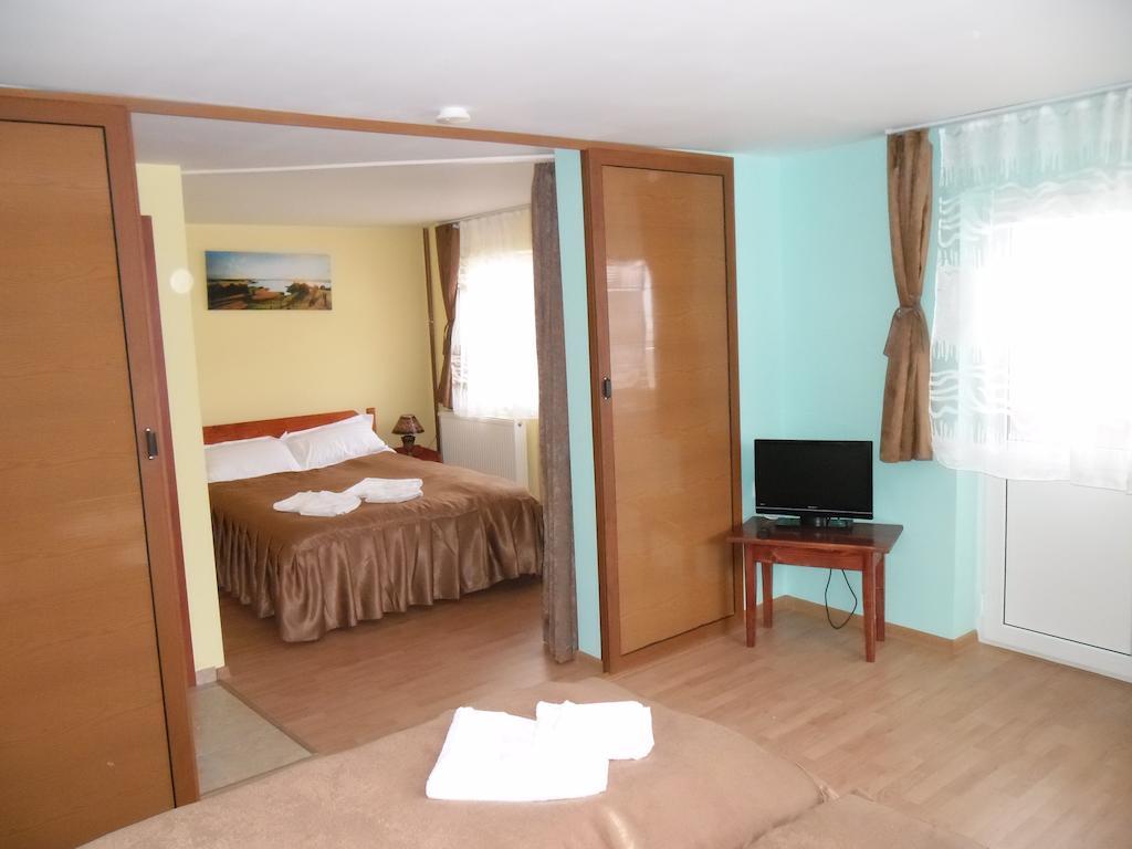 Pensiunea Aurora - Great Hostel فوينياسا الغرفة الصورة